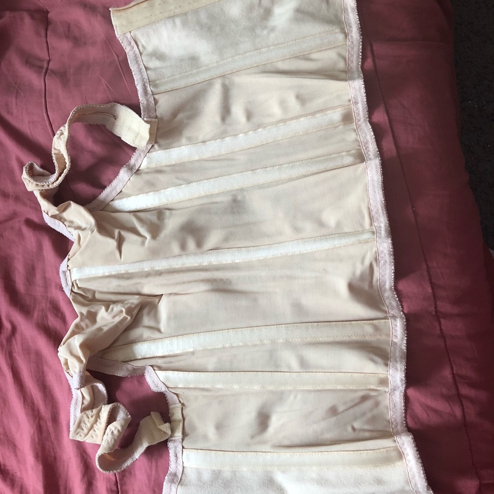 Corset - Picture 3 of 7